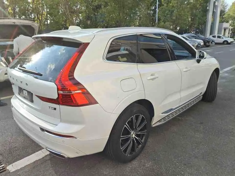 Volvo 2021 XC60 2.0T T5 4-wheel drive Zhiyuan Deluxe Edition Automatic Gear 5
