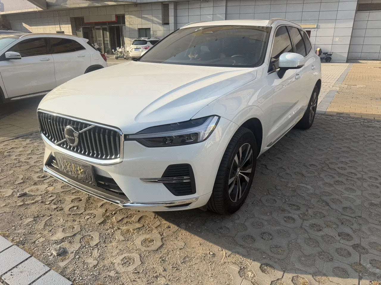 Open image lightbox: Volvo 2025 XC60 48V 2.0T B5 4-wheel-drive Zhiyi Deluxe Edition Automatic Gear