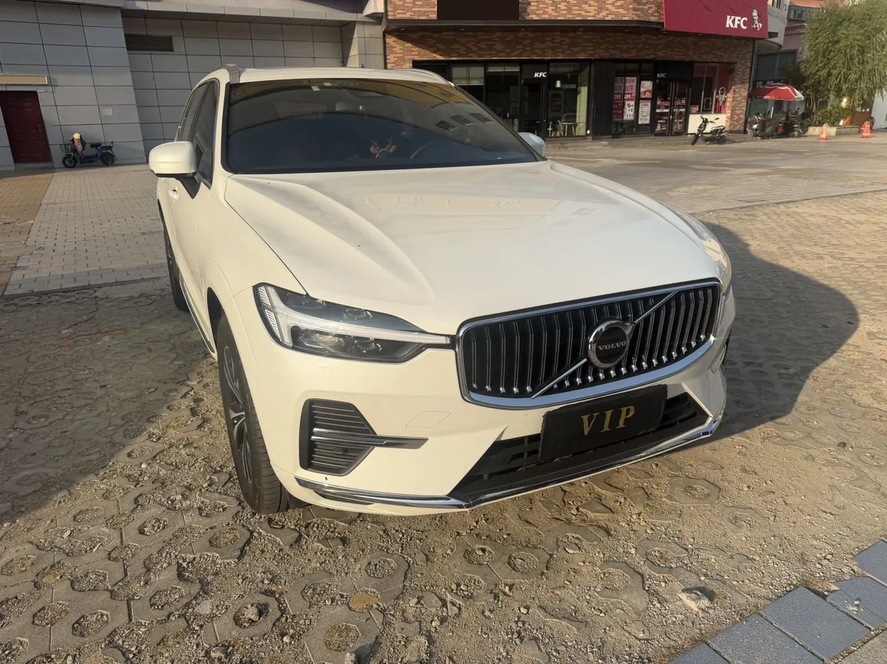 Volvo 2025 XC60 48V 2.0T B5 4-wheel-drive Zhiyi Deluxe Edition Automatic Gear 3