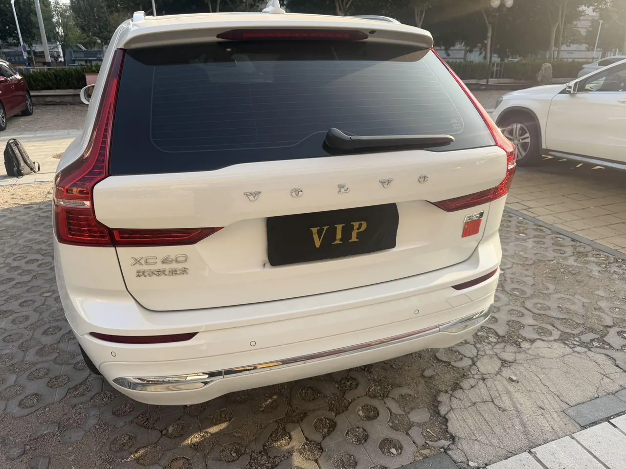 Volvo 2025 XC60 48V 2.0T B5 4-wheel-drive Zhiyi Deluxe Edition Automatic Gear 7