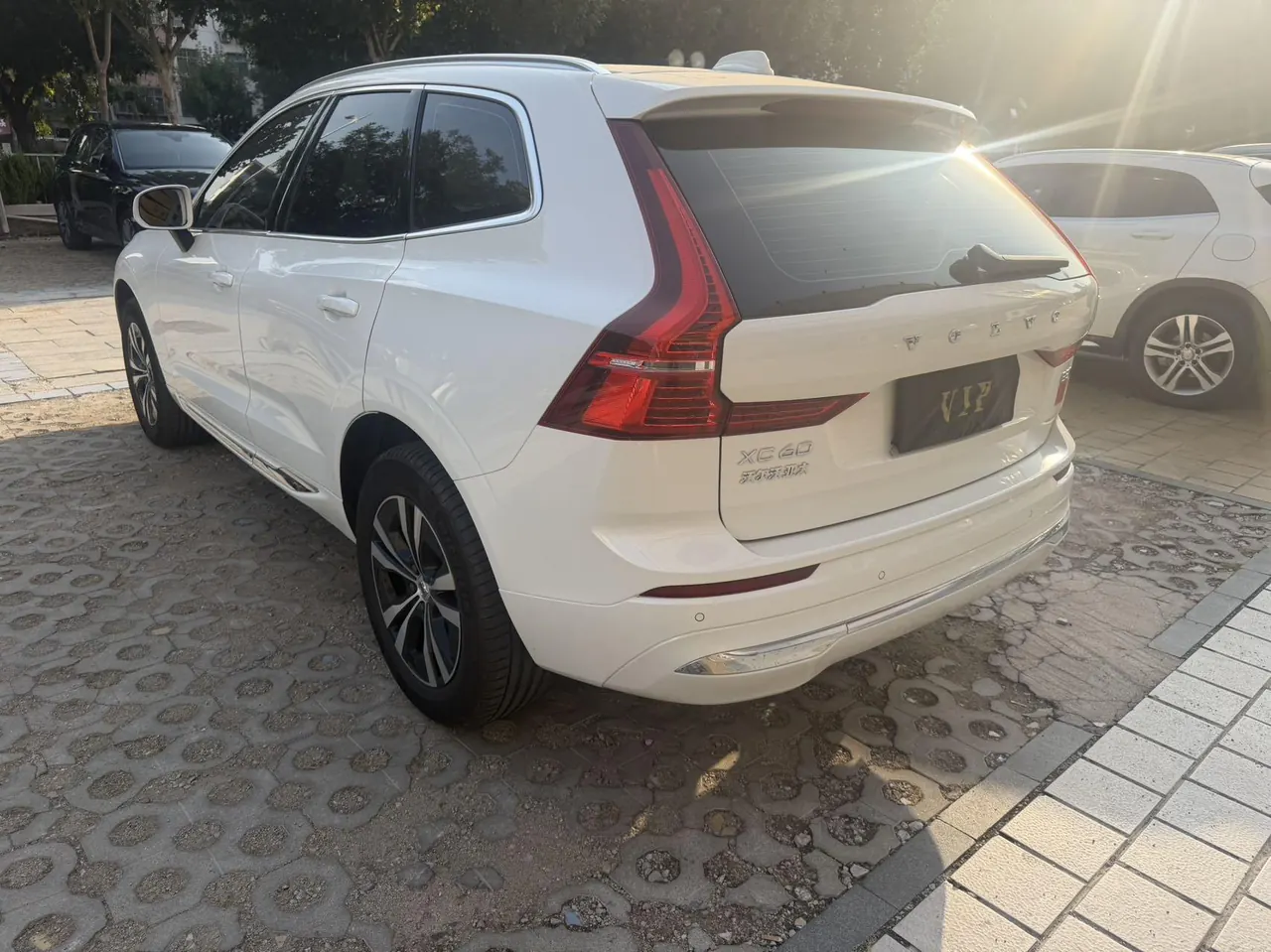 Volvo 2025 XC60 48V 2.0T B5 4-wheel-drive Zhiyi Deluxe Edition Automatic Gear 8