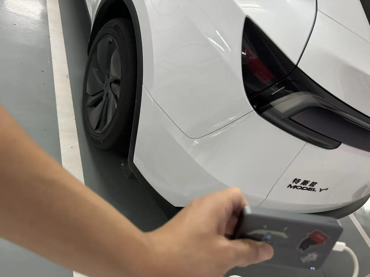 Tesla 2026 Model Y Long Range Rear-Wheel-Drive Automatic 3