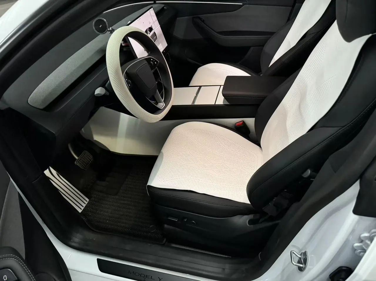 Tesla 2026 Model Y Long Range Rear-Wheel-Drive Automatic 6