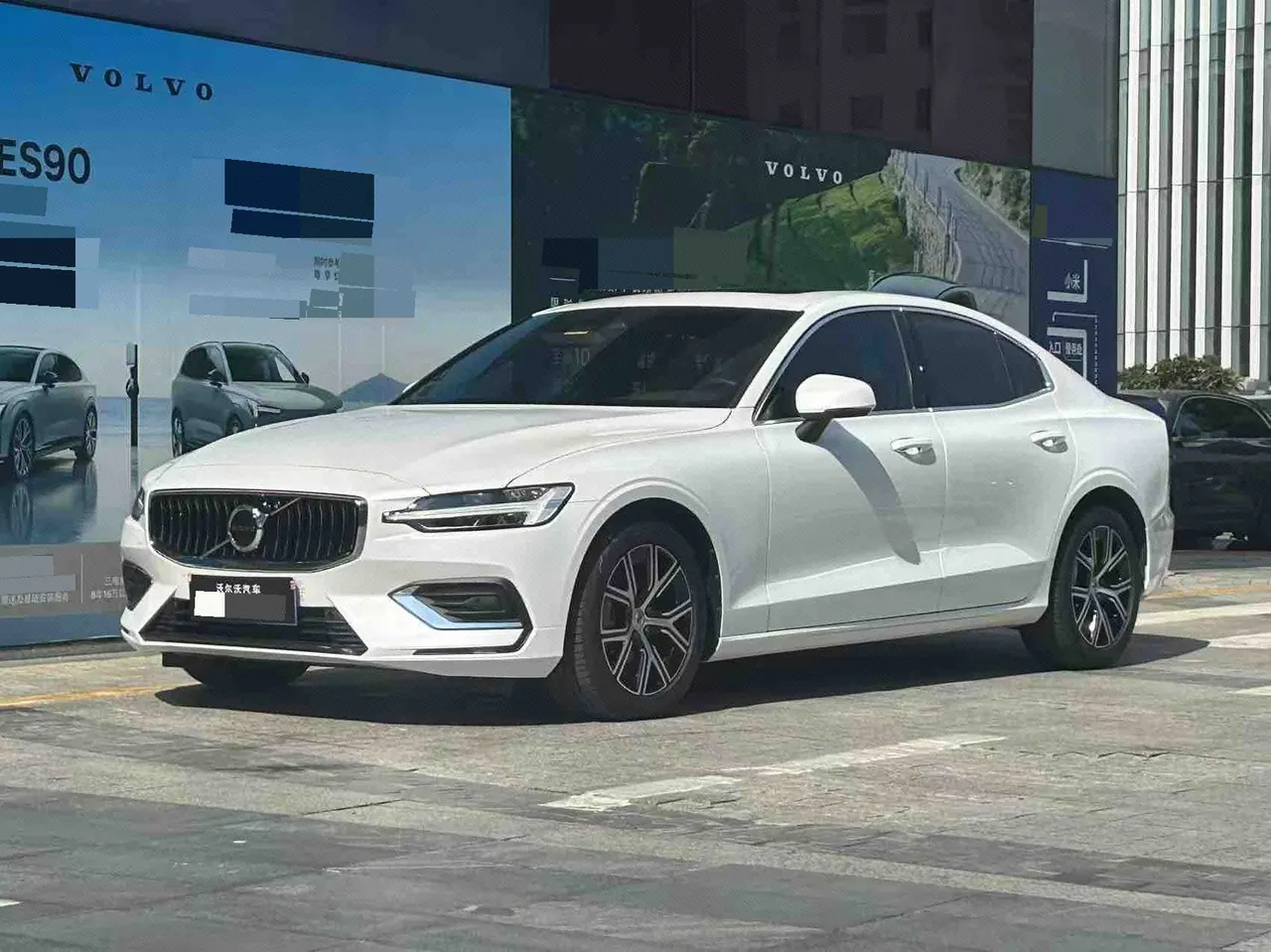Volvo 2026 S60 48V 2.0T B4 Zhiyi Deluxe Edition Automatic Gear - View 1