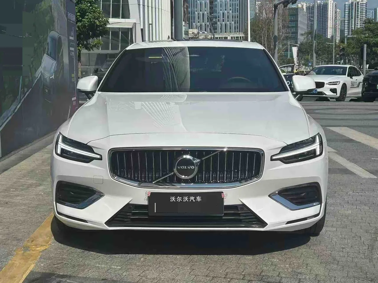 Volvo 2026 S60 48V 2.0T B4 Zhiyi Deluxe Edition Automatic Gear 2