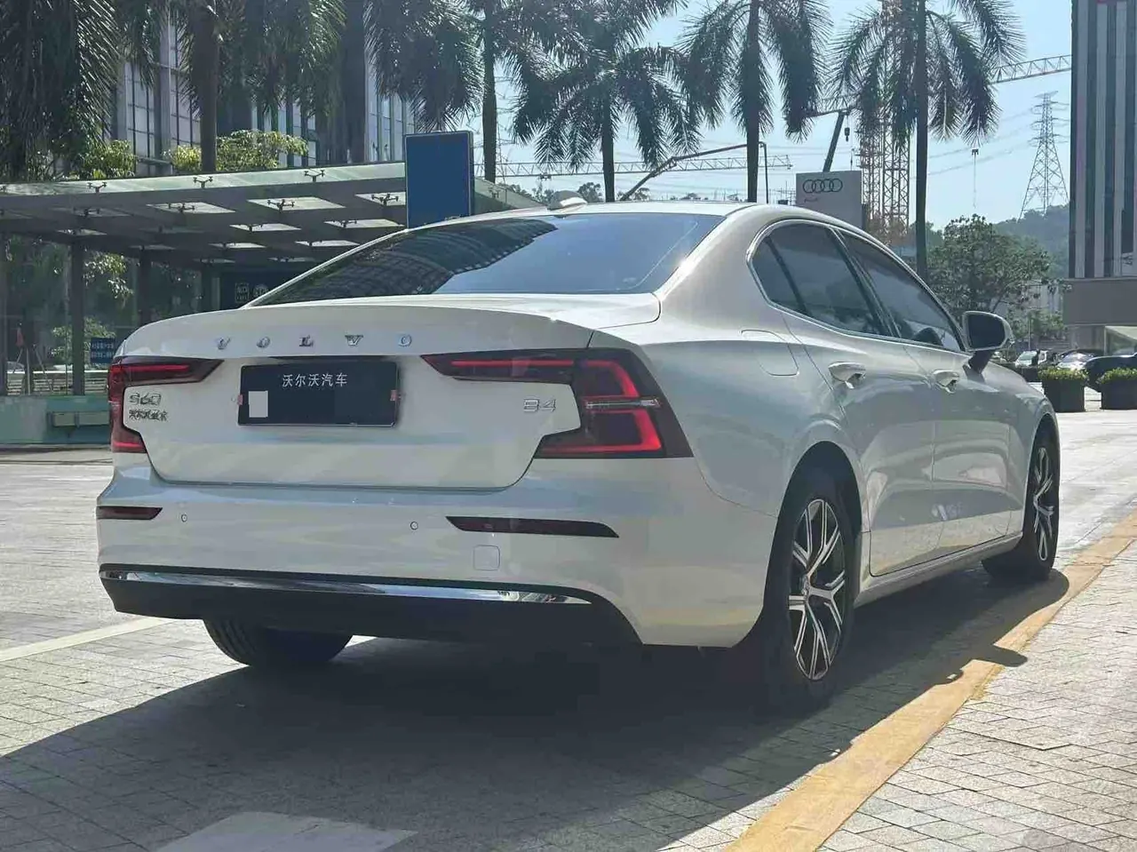 Volvo 2026 S60 48V 2.0T B4 Zhiyi Deluxe Edition Automatic Gear 7