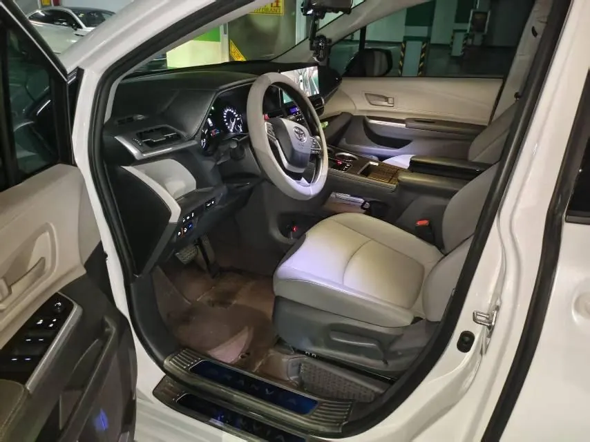 Toyota 2023 Grevia HYBRID 2.5 Stepless Comfort Edition Automatic Transmission 3
