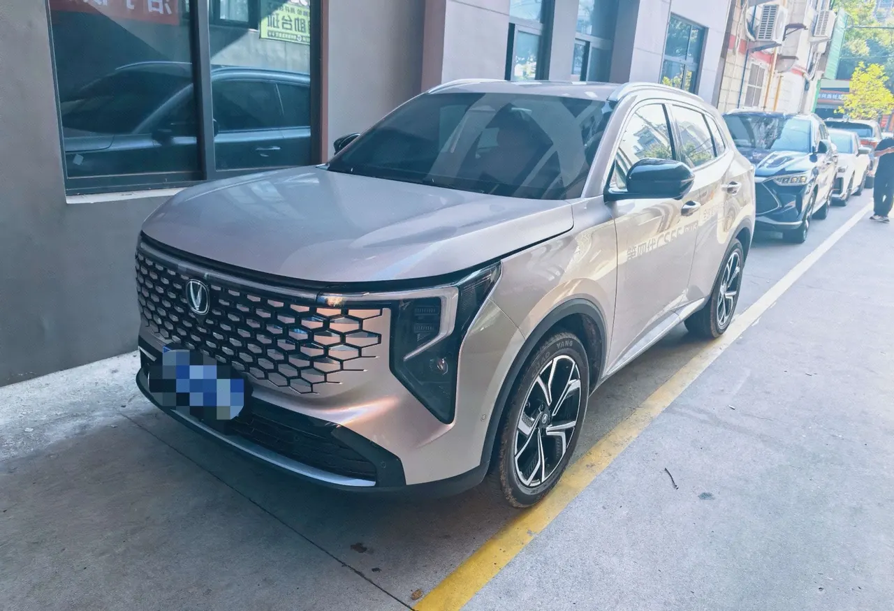 Открыть галерею: ChangAn 2026 CS55 PLUS 1.5T New Blue Whale Tianzhu Prestige Automatic