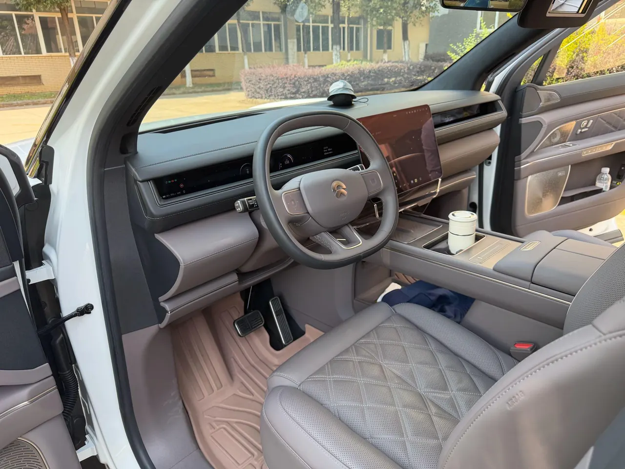 NIO 2026 ES8 5-seat Executive Deluxe Automatic Gear 4