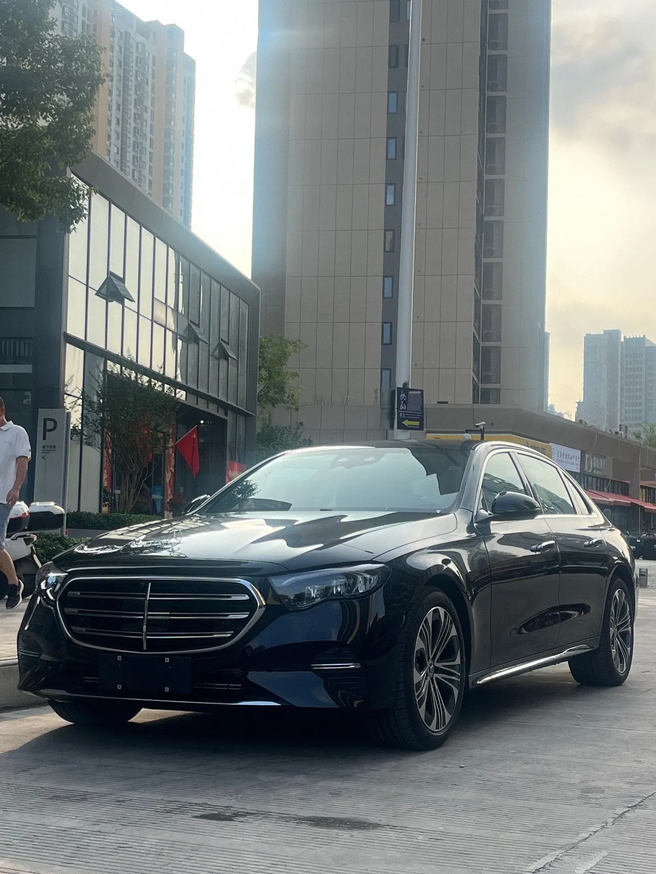 Открыть галерею: Mercedes Benz E Class 2026 E 300 L 48V 2.0T Luxury (Modified) Automatic Gear