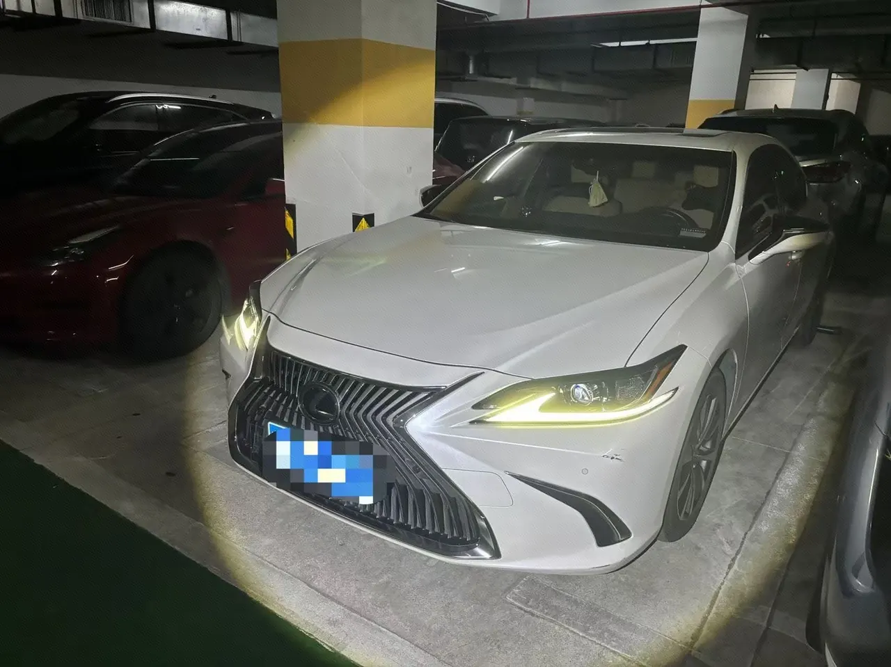 打开图片灯箱：Lexus ES (Imported) 2020 ES200 2.0 Stepless Deluxe Edition Automatic Gear