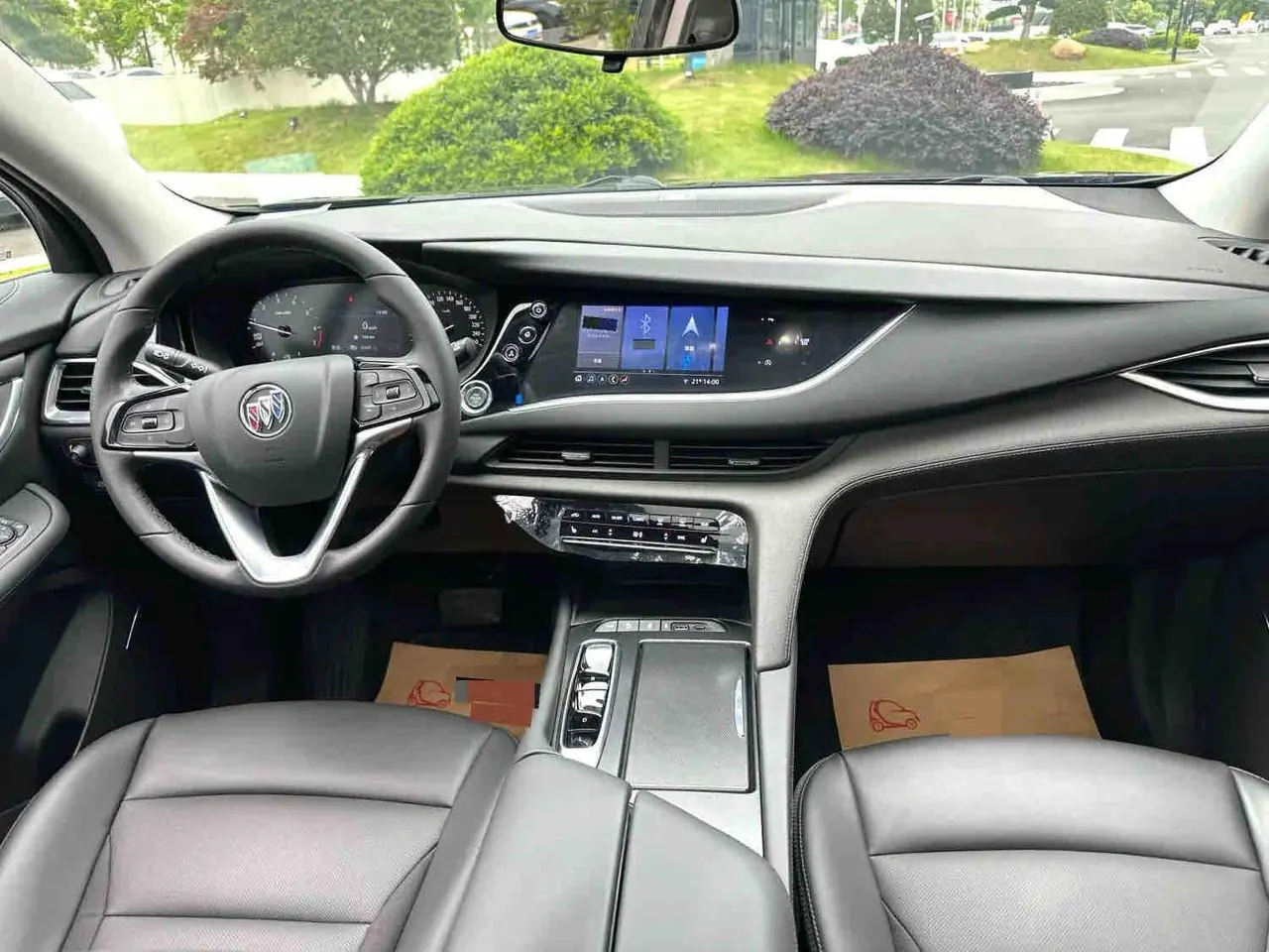 Buick 2020 Angke Flag 2.0T 28T Two-Drive Luxury Automatic Gear 12