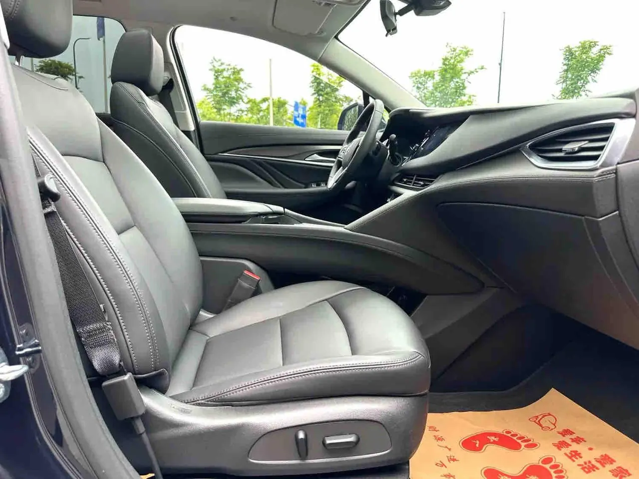 Buick 2020 Angke Flag 2.0T 28T Two-Drive Luxury Automatic Gear 7