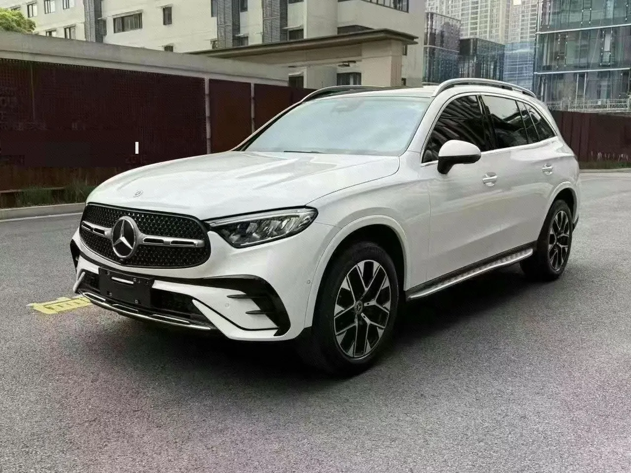 Открыть галерею: Mercedes Benz 2024 GLC 260 L 4MATIC 48V 2.0T Luxury 5-seat Automatic Gear