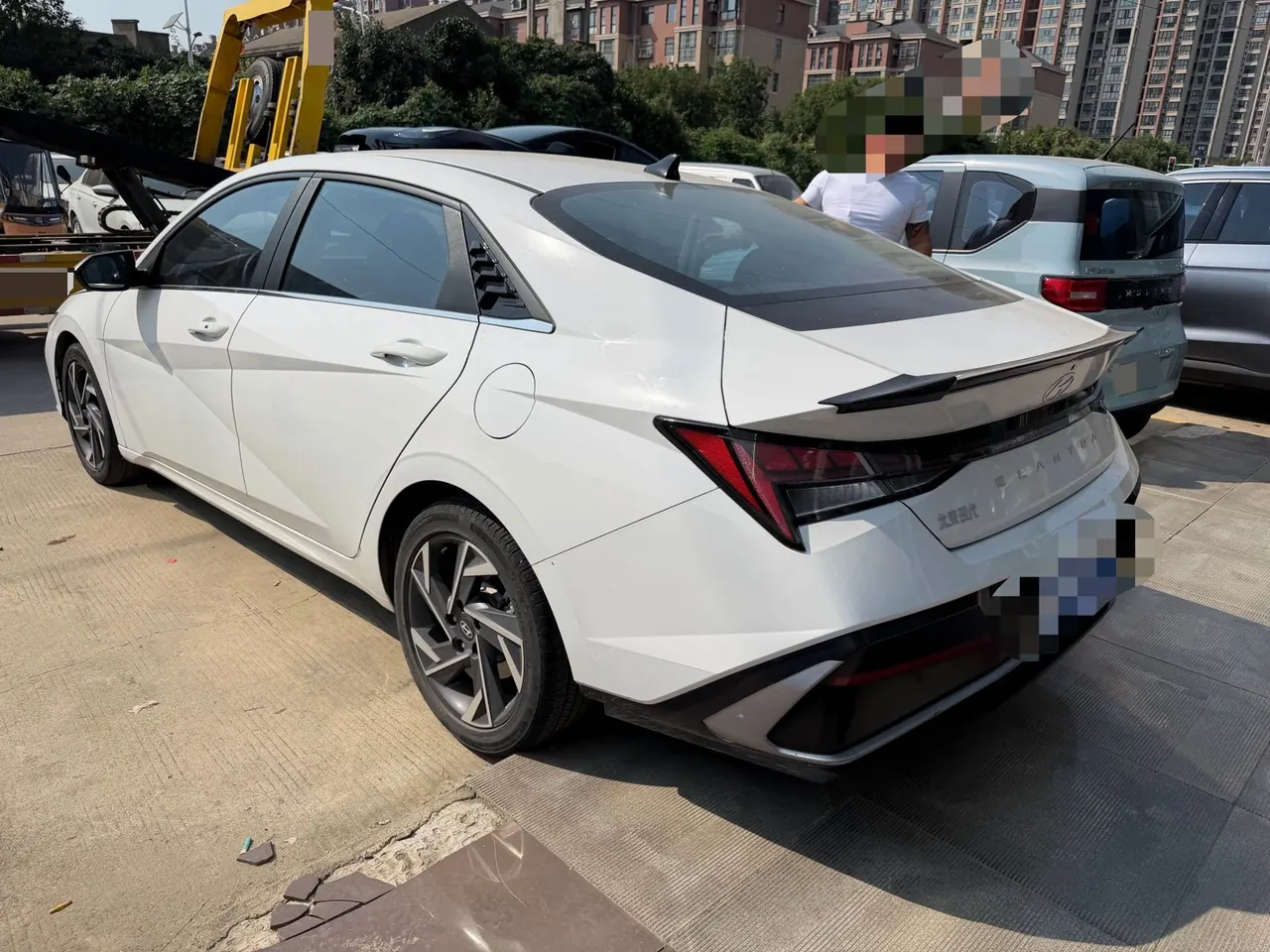 Hyundai 2023 Elantra -3-compartment 1.5 stepless LUX premium automatic gear 4