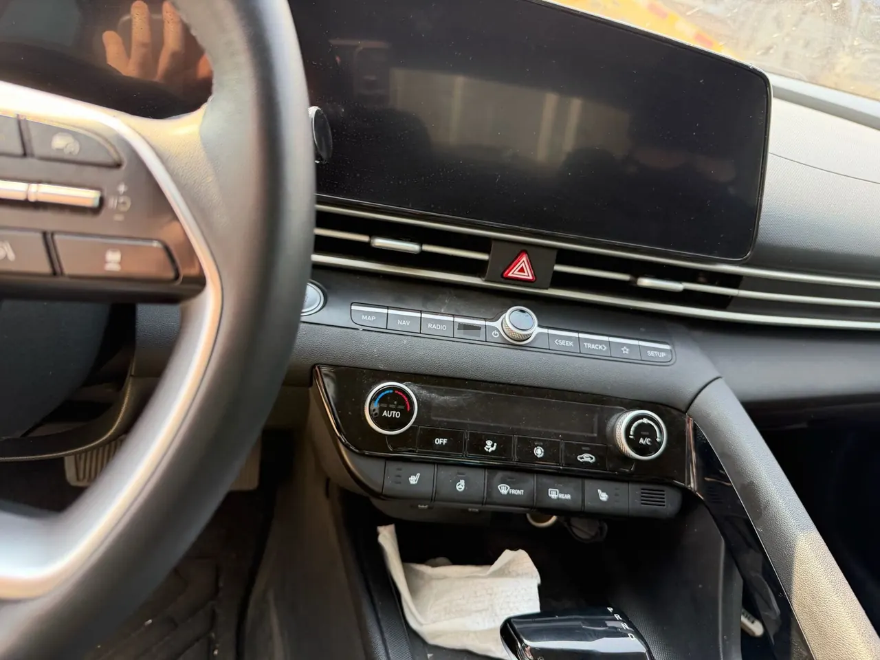 Hyundai 2023 Elantra -3-compartment 1.5 stepless LUX premium automatic gear 5