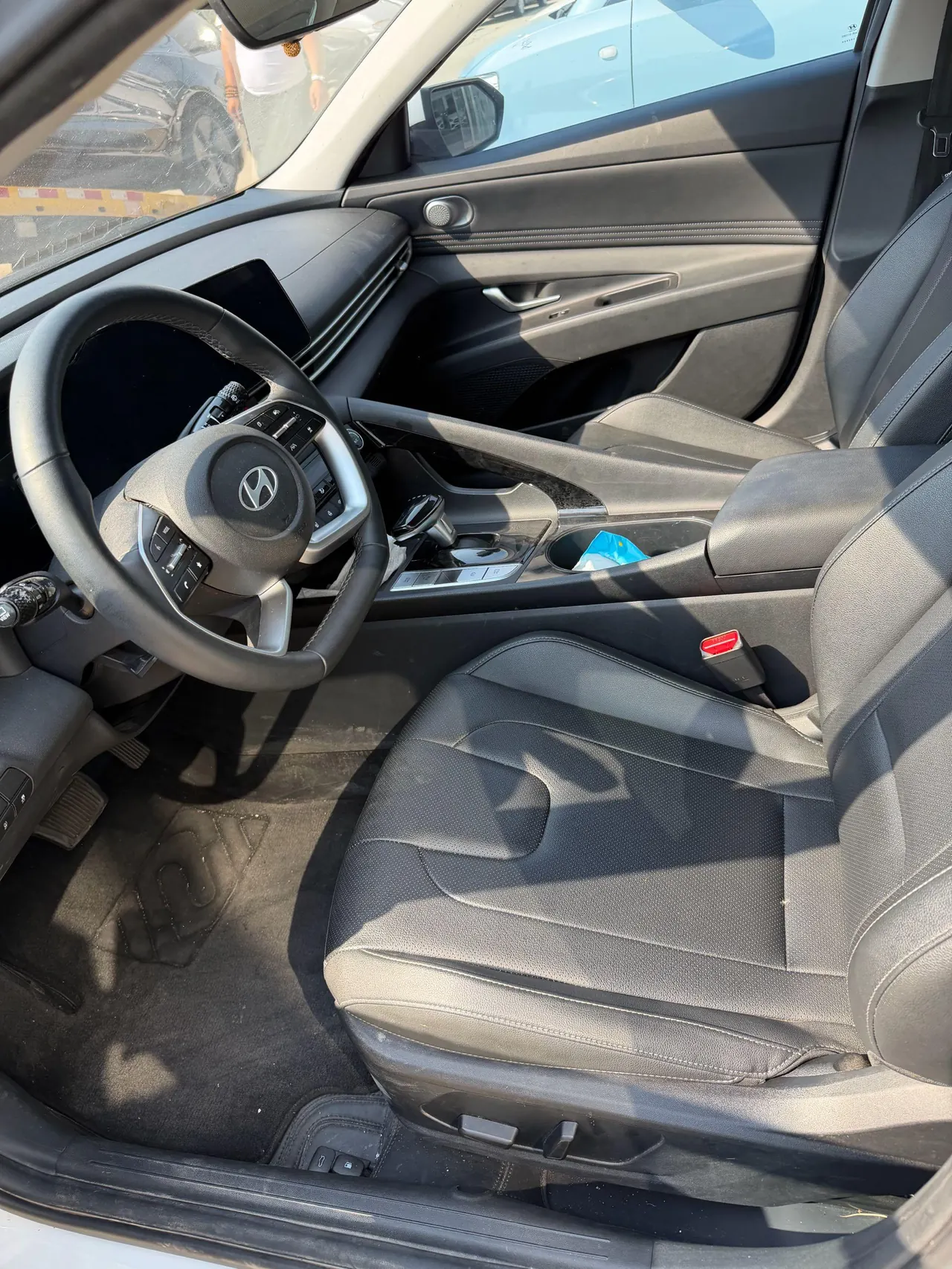 Hyundai 2023 Elantra -3-compartment 1.5 stepless LUX premium automatic gear 6