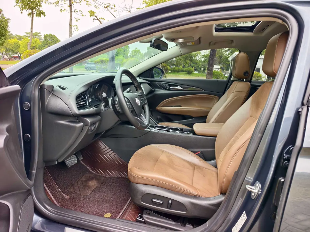 Buick 2020 Regal 1.5T 552T Luxury Automatic Gear 4