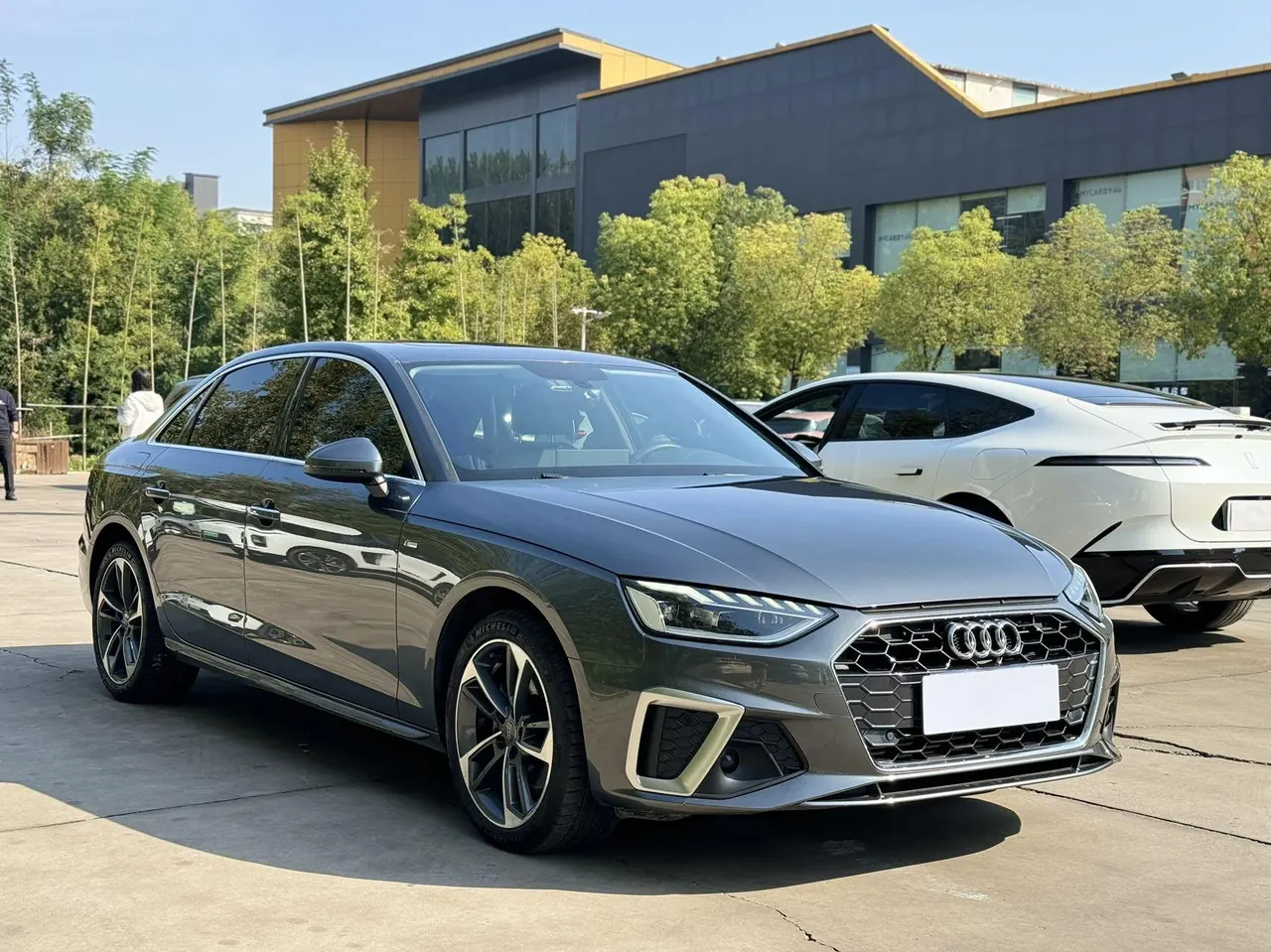 Audi 2020 A4L 2.0TFSI 35TFSI Fashion Dynamic Automatic 3