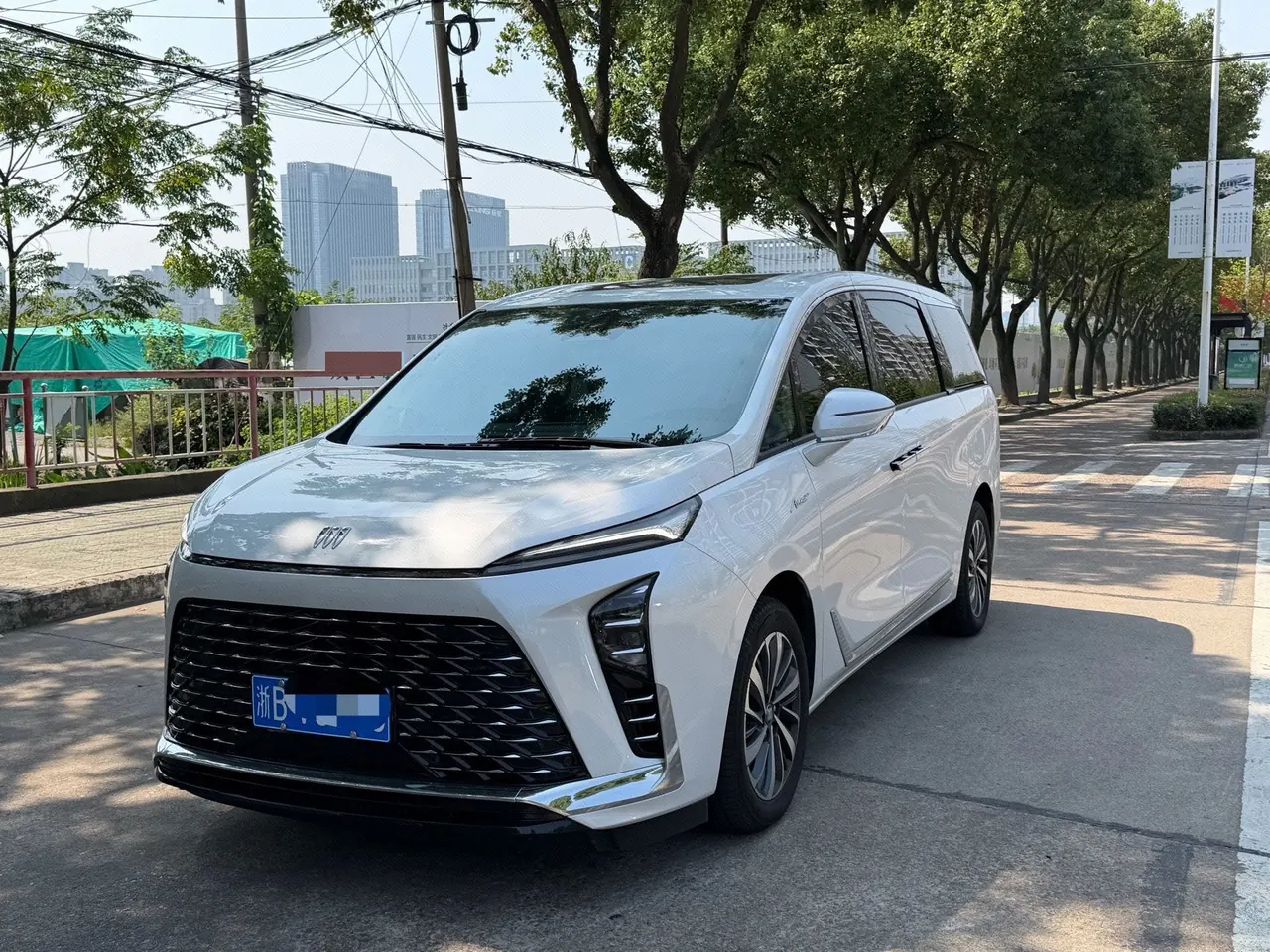 Open image lightbox: Buick 2026 GL8 ES Lu Zun 48V 2.0T Premium Edition Automatic Gear