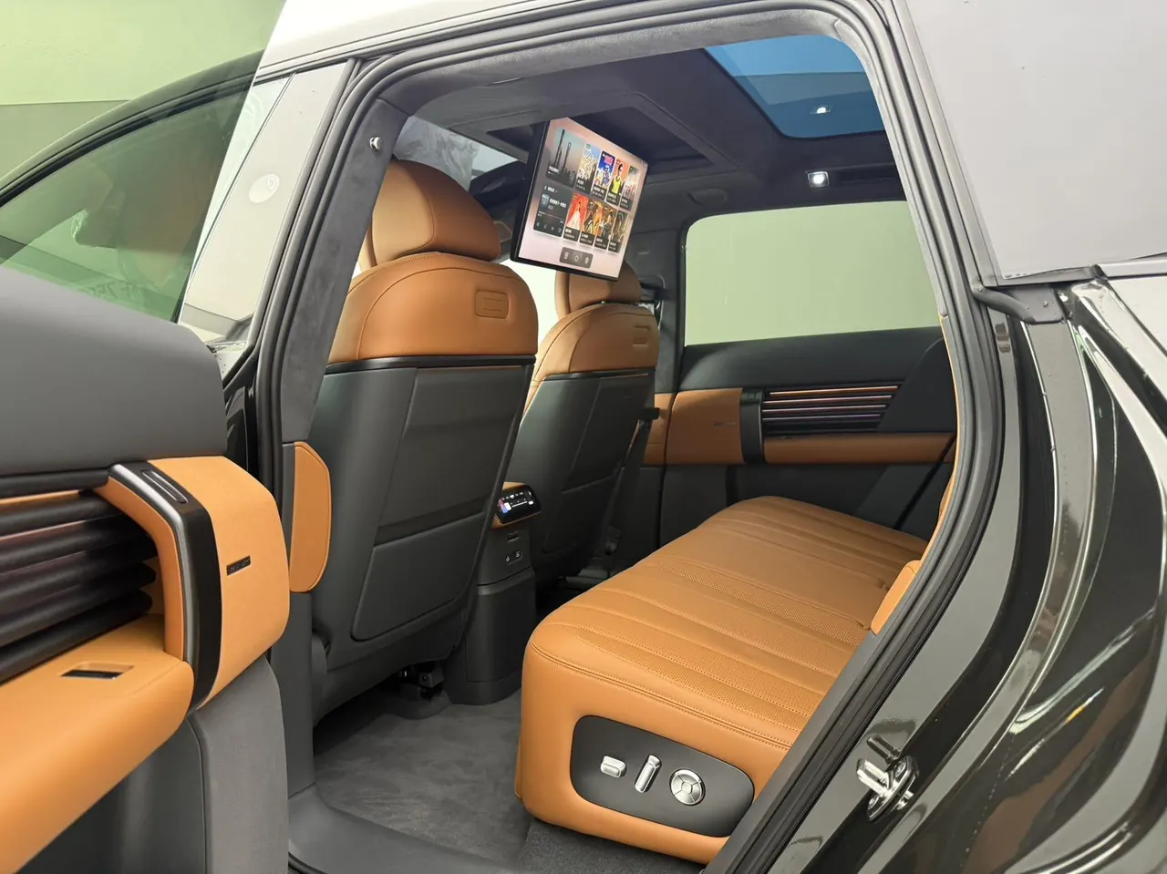 Audi 2026 E7X Pioneer Quattro Automatic 5