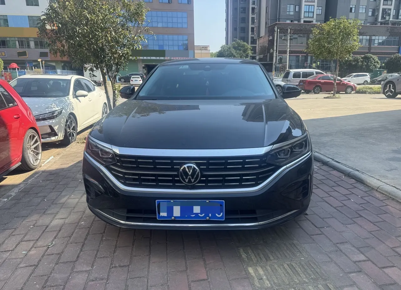 Volkswagen 2023 Passat 2.0TSI 330TSI Deluxe Edition Automatic 2