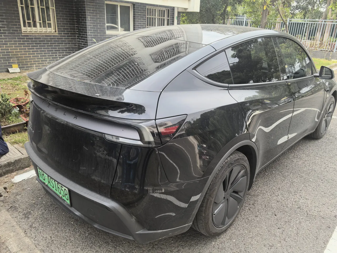 Tesla 2025 Model Y Rear Wheel Drive First Edition Automatic Transmission 8