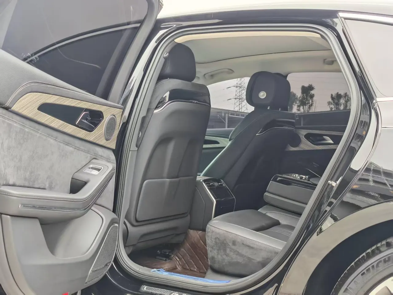 HongQi 2020 H9 2.0T Zhilian Qi Chang Edition Automatic Gear 5