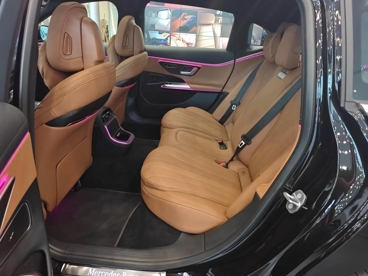 Mercedes Benz E-Class 2025 model E 300 L 48V 2.0T Luxury Edition Automatic 3