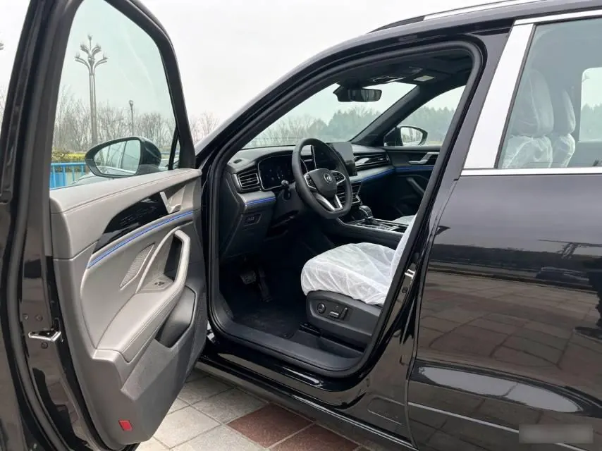 Volkswagen 2026 Tiguan L PRO 2.0TSI 380TSI Two-Drive R-Line Pilot Edition Automatic Gear 2