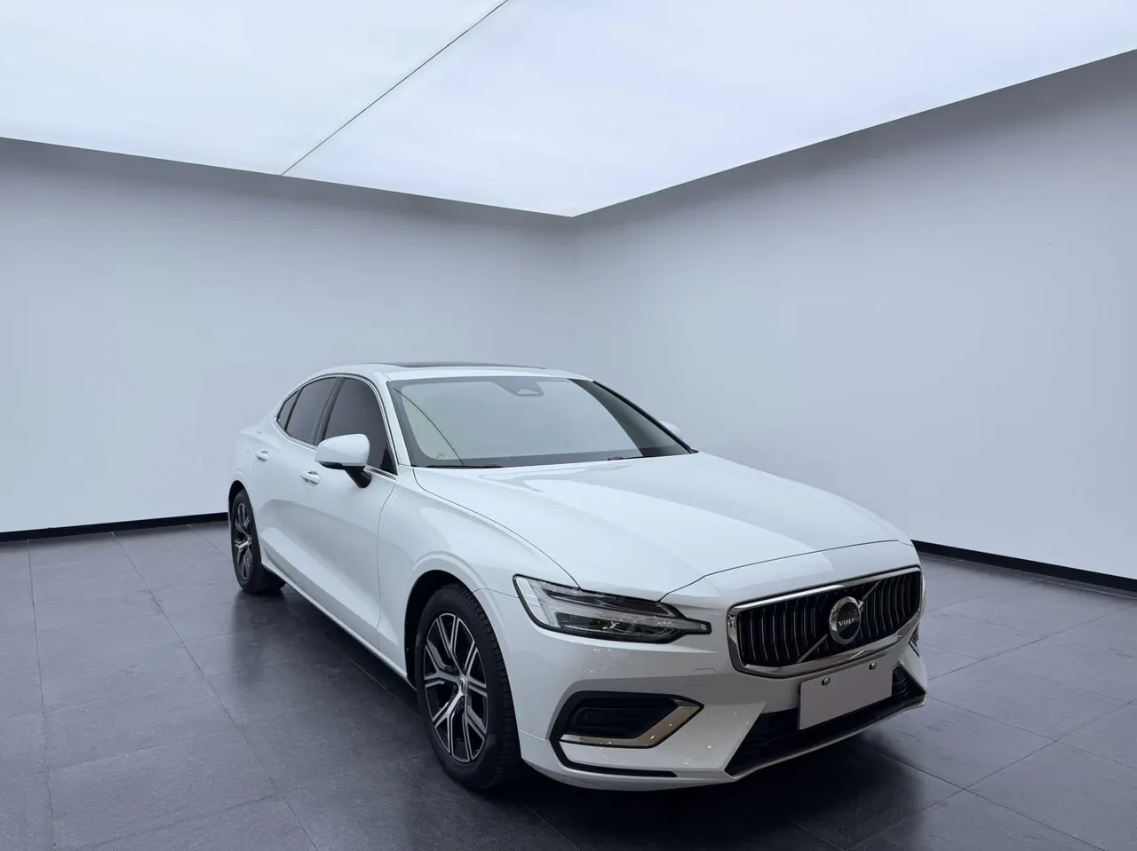 Volvo 2023 S60 48V 2.0T B4 Zhiyi Deluxe Edition Automatic Gear 3