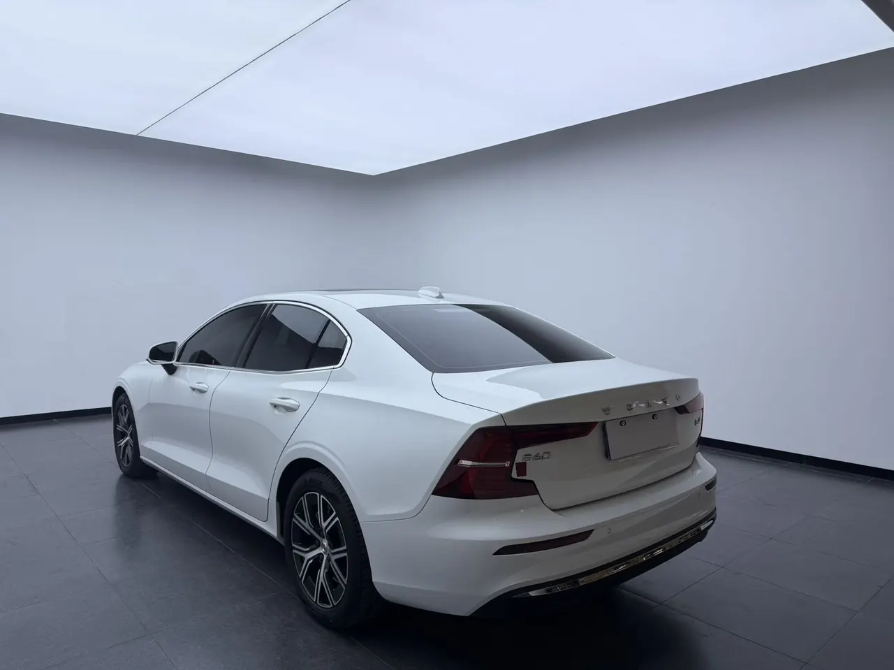 Volvo 2023 S60 48V 2.0T B4 Zhiyi Deluxe Edition Automatic Gear 4