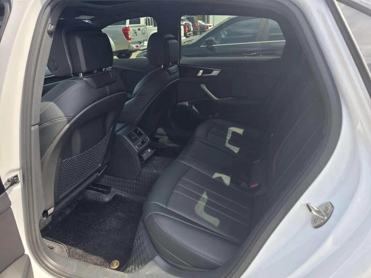 Audi 2024 A4L 2.0TFSI 40TFSI Deluxe Dynamic Automatic 3