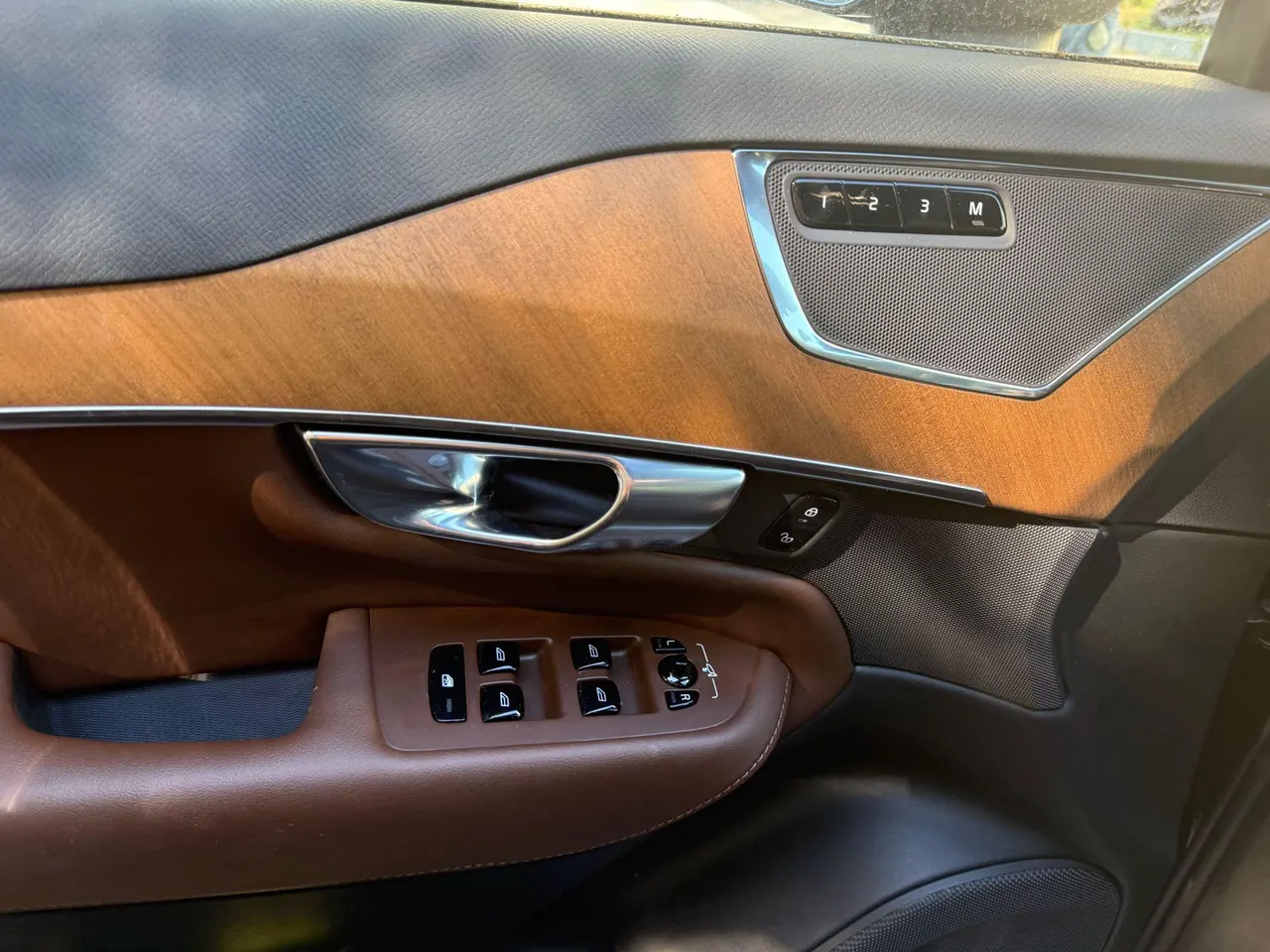Volvo XC90 (Imported) 2024 XC90 48V 2.0T B5 Zhixing Deluxe Edition 5-seat Automatic Gear 7