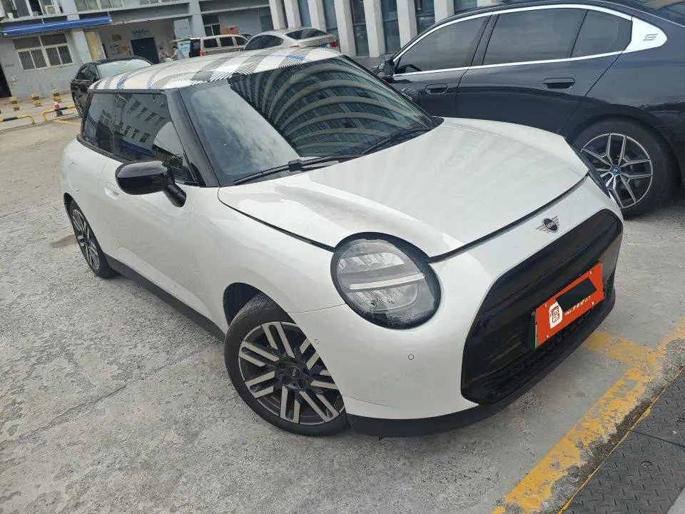 MINI 2025 Mini Cooper E 456km Cooper E Classic Automatic 2