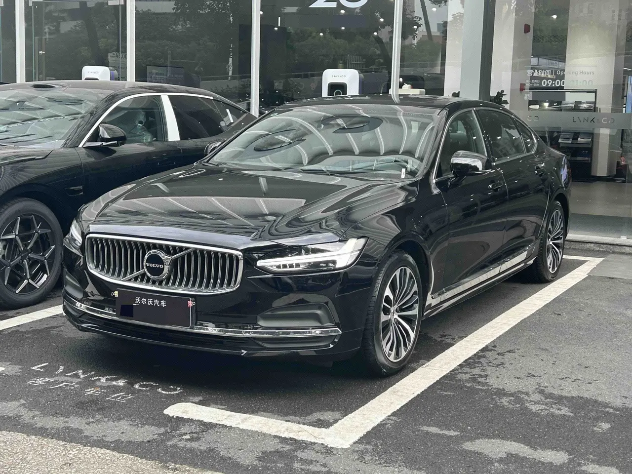 Открыть галерею: Volvo 2024 S90 48V 2.0T B5 Zhiyi Deluxe Edition Automatic Gear
