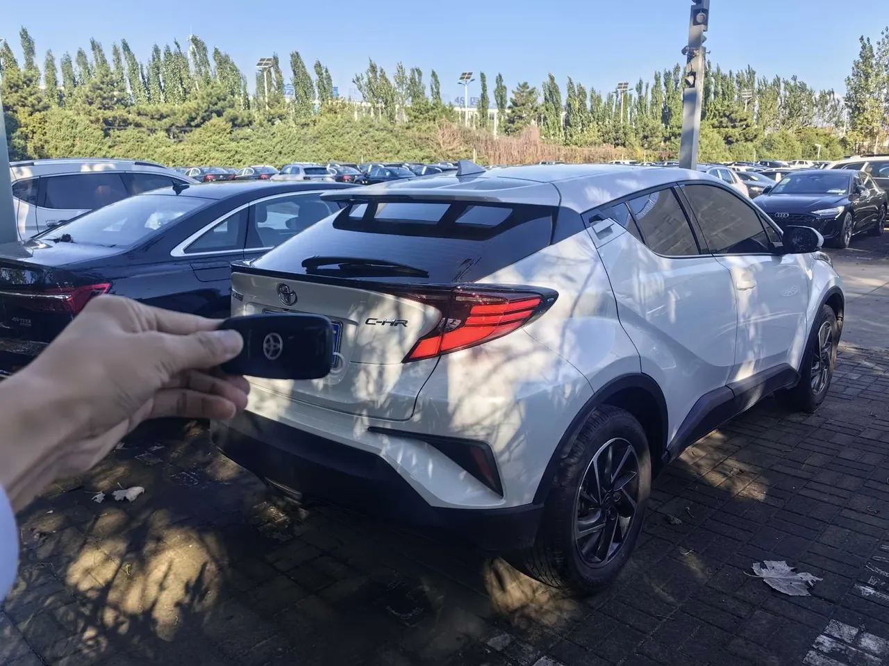 Toyota 2023 C- HR 2.0 Stepless Deluxe Edition Automatic Gear 7