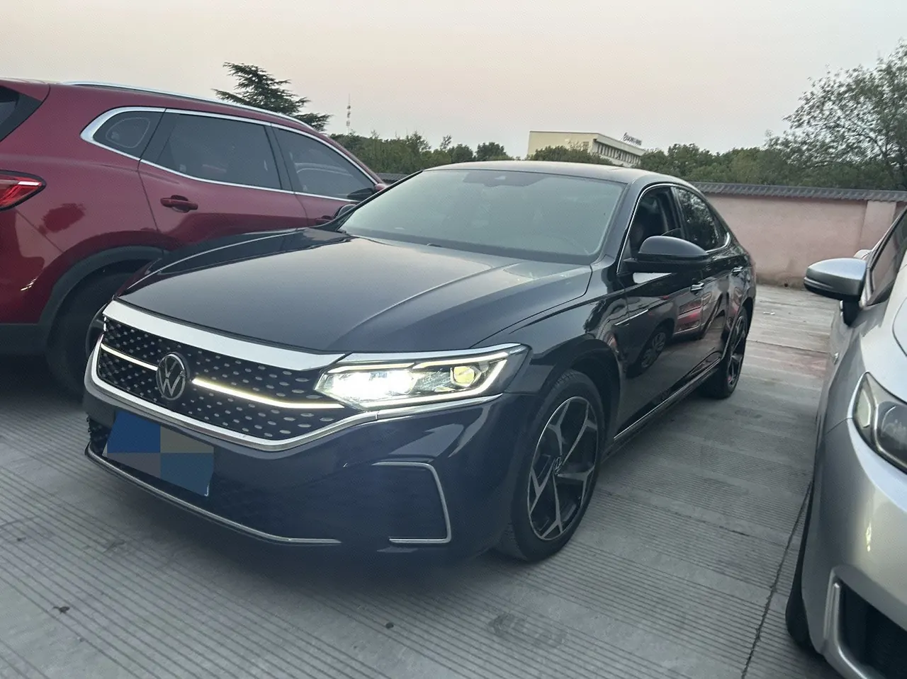 Открыть галерею: Volkswagen 2023 Passat 2.0TSI 330TSI Star Deluxe Edition Automatic Transmission