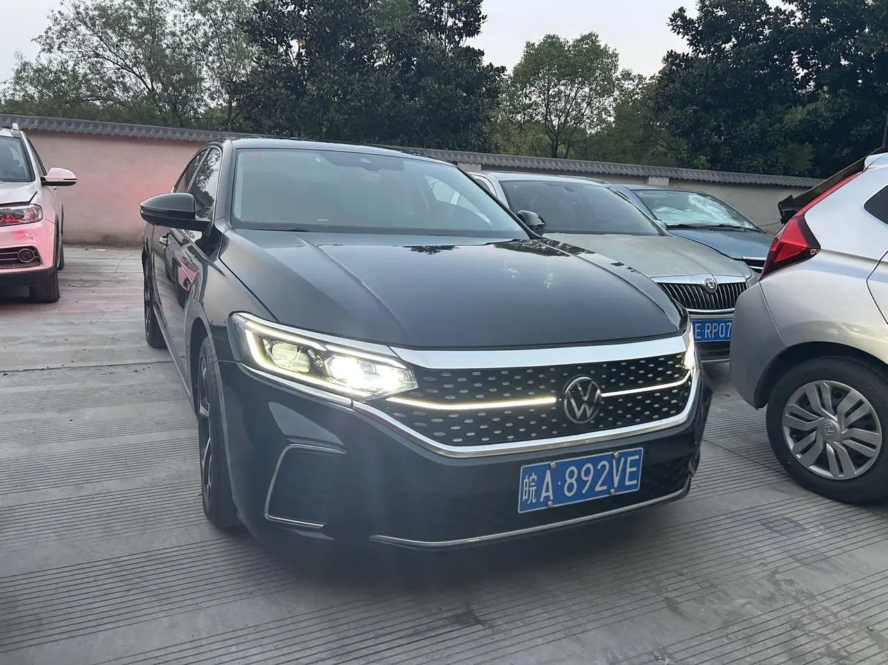 Volkswagen 2023 Passat 2.0TSI 330TSI Star Deluxe Edition Automatic Transmission 2