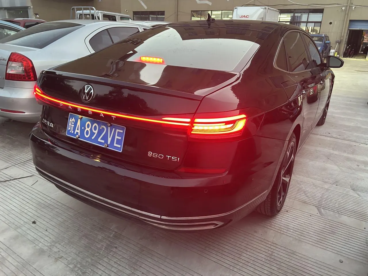 Volkswagen 2023 Passat 2.0TSI 330TSI Star Deluxe Edition Automatic Transmission 4