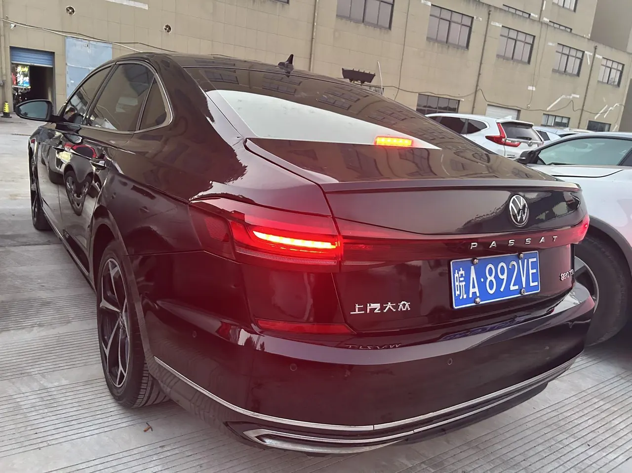 Volkswagen 2023 Passat 2.0TSI 330TSI Star Deluxe Edition Automatic Transmission 6