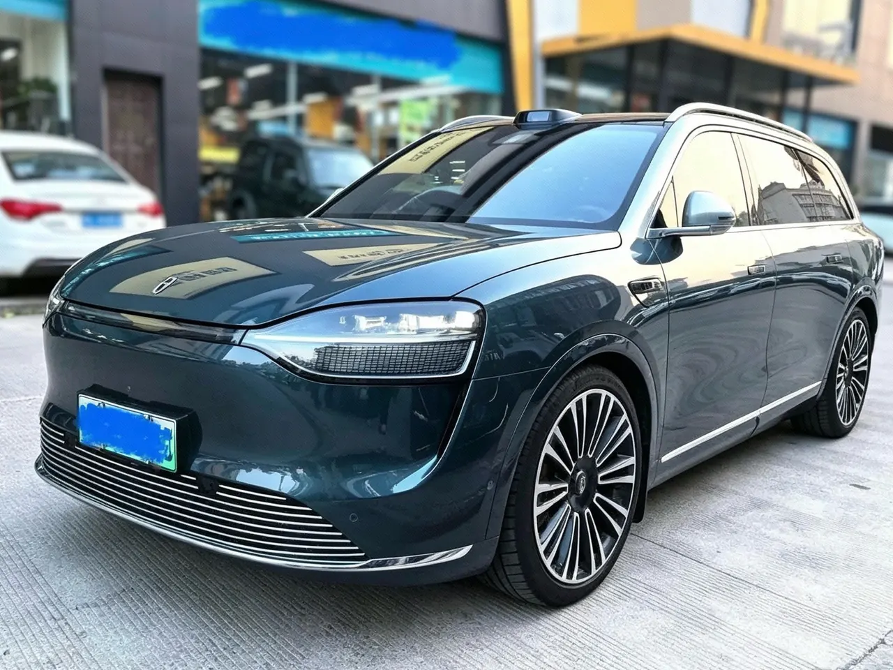 AITO 2024 AITO M9 extended range Ultra 52kWh automatic gear - View 1