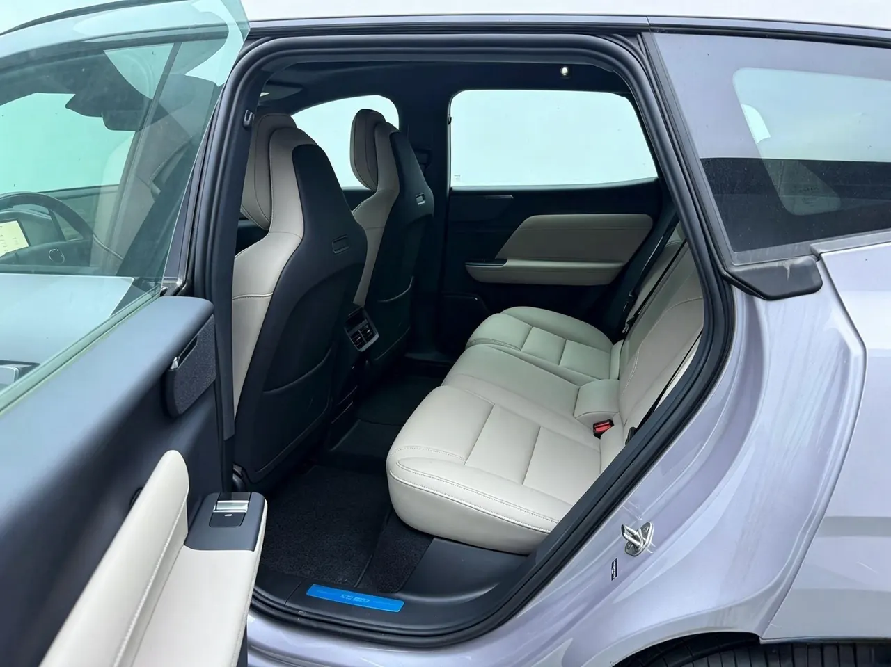 Volvo 2026 XC70 1.5T Two-Drive Long Endurance Core Automatic Gear 17
