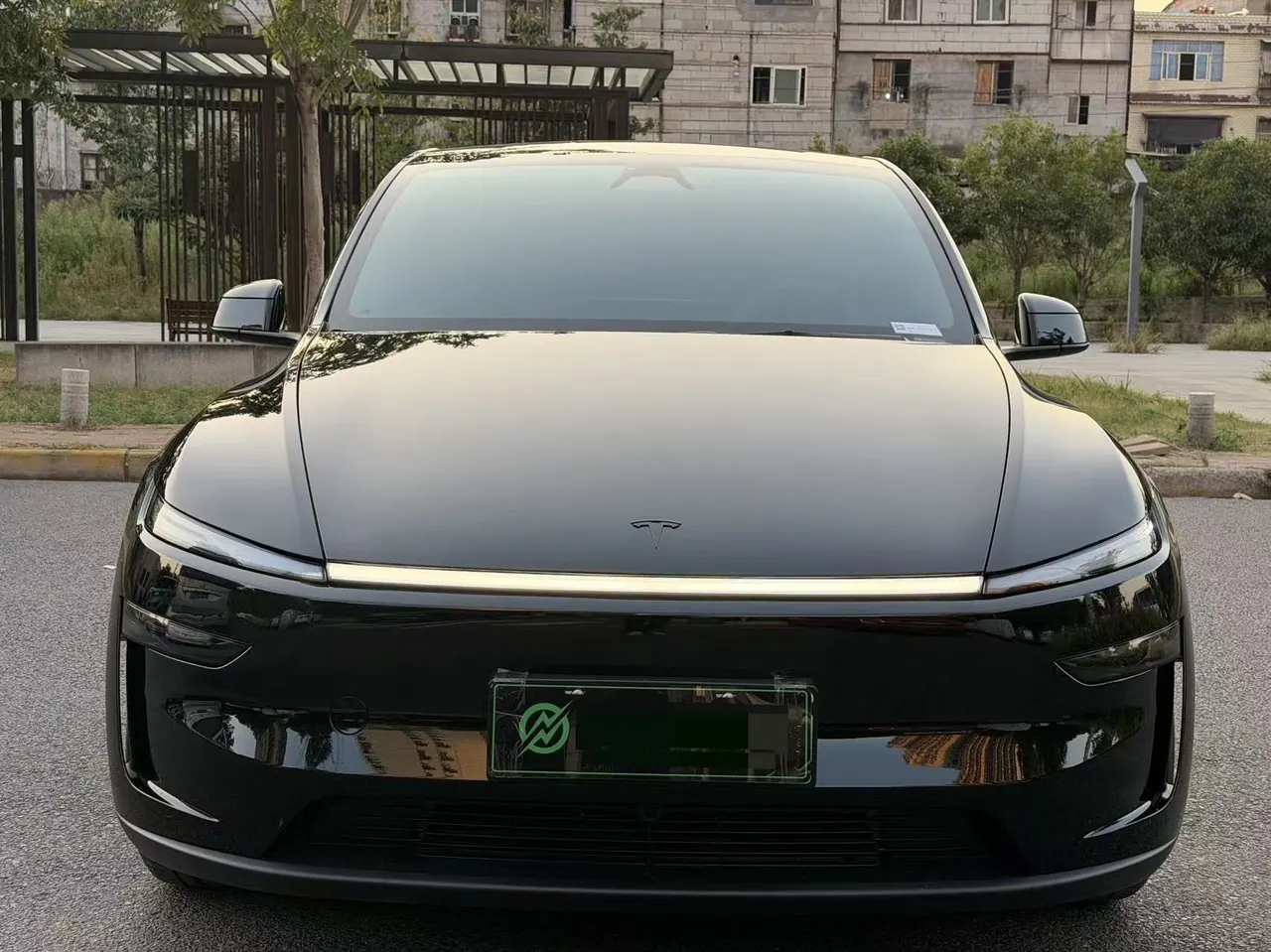 Tesla 2026 Model Y Rear-Wheel-Drive Automatic 2