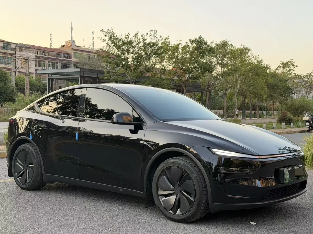 Tesla 2026 Model Y Rear-Wheel-Drive Automatic 3