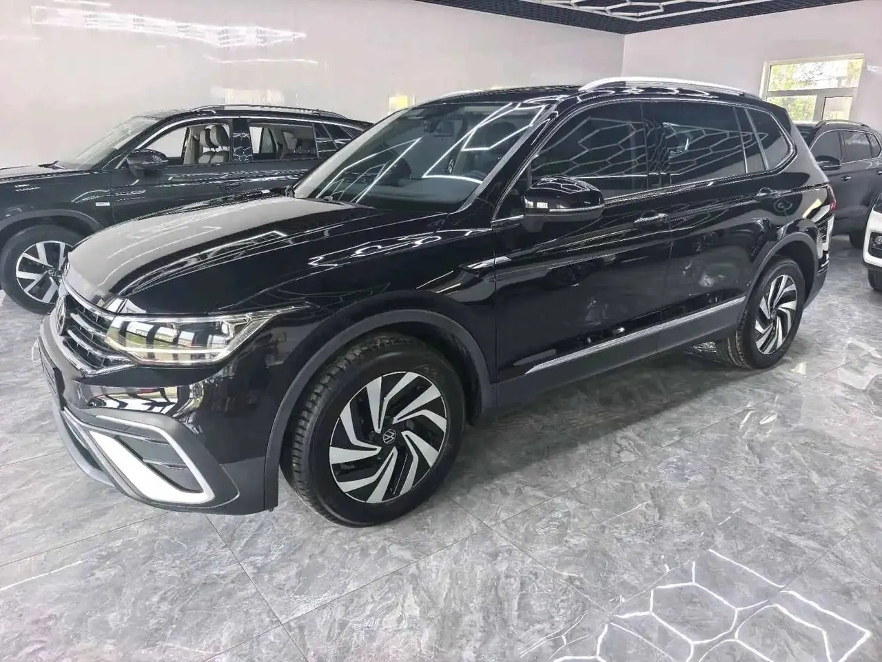 打开图片灯箱:Volkswagen 2023 Tiguan L 1.4TSI 280TSI Tide Creation Limited Edition Automatic Gear