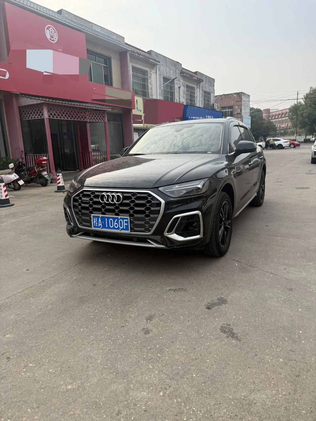 Открыть галерею: Audi 2024 Q5L 2.0TFSI 40TFSI luxury dynamic automatic