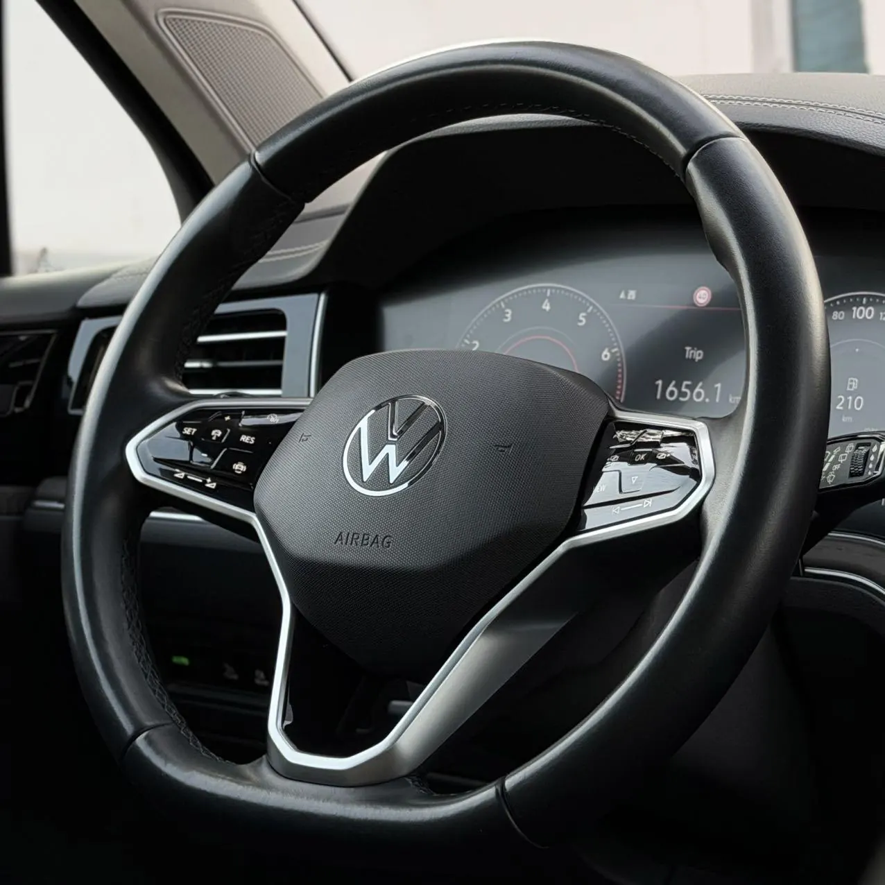 Volkswagen Touareg (Imported) 2021 Touareg 3.0TSI Sharp Edition Automatic Gear 5