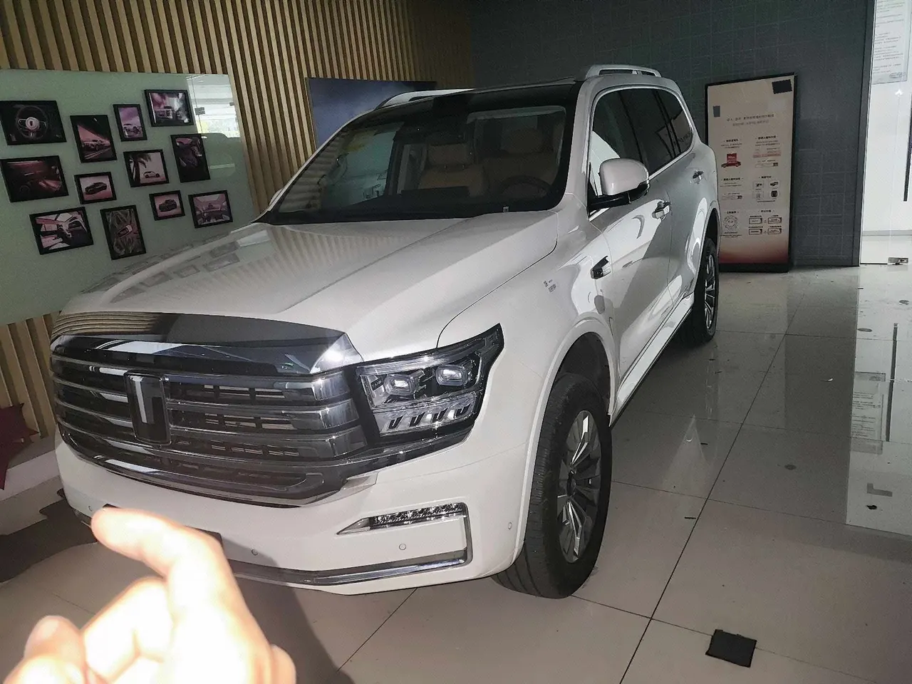 Tank 500 New Energy 2026 Model Tank 500 Hi4-T 2.0T Smart Enjoyment Version Automatic Transmission - View 1