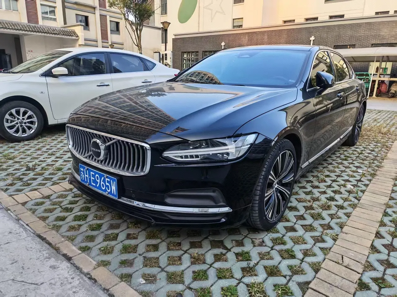 Open image lightbox: Volvo 2024 S90 48V 2.0T B5 Zhiyuan Deluxe Edition Automatic Gear